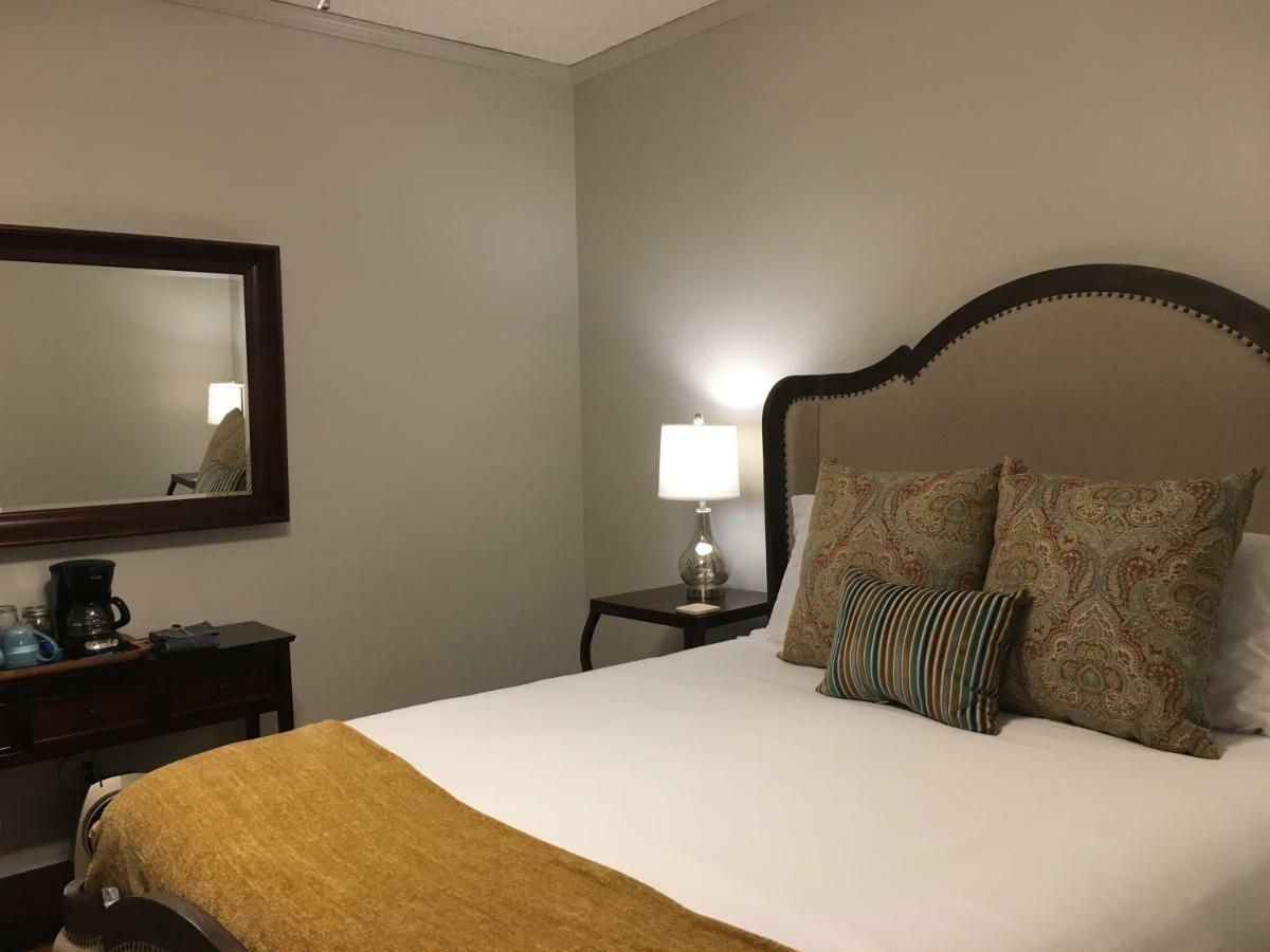Barefoot Hills Hotel Dahlonega Exterior foto